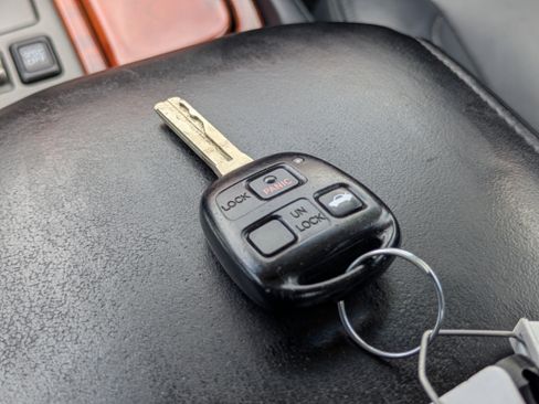 Used 2003 Lexus SC 430 Convertible RWD image 33