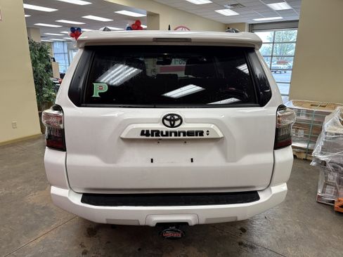 Used 2024 Toyota 4Runner SR5 Premium w/ Moonroof Package AWD/4WD image 9