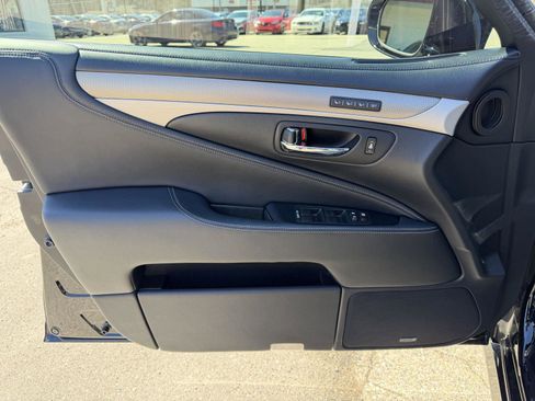 Used 2015 Lexus LS 460 AWD w/ F Sport Package image 12