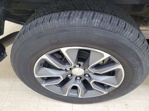 Used 2023 Chevrolet Silverado 1500 LT AWD/4WD image 5