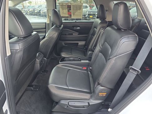 Used 2025 Nissan Pathfinder SL w/ SL Premium Package image 27