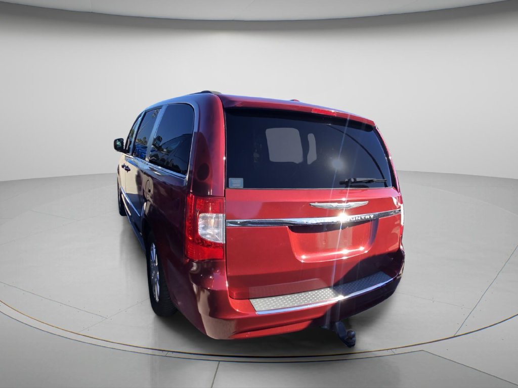 Used 2015 Chrysler Town & Country Touring FWD image 6