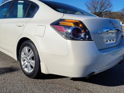 Used 2010 Nissan Altima 2.5 SL w/ SL Pkg image 3