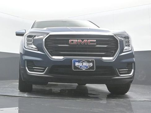 Used 2024 GMC Terrain SLE image 18