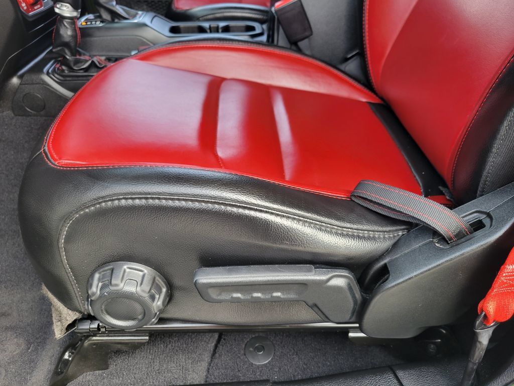 Used 2023 Jeep Wrangler Unlimited Rubicon 4xe AWD/4WD image 16