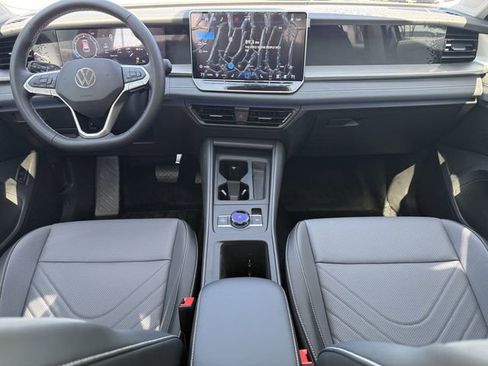 New 2026 Volkswagen Tiguan SE FWD image 7