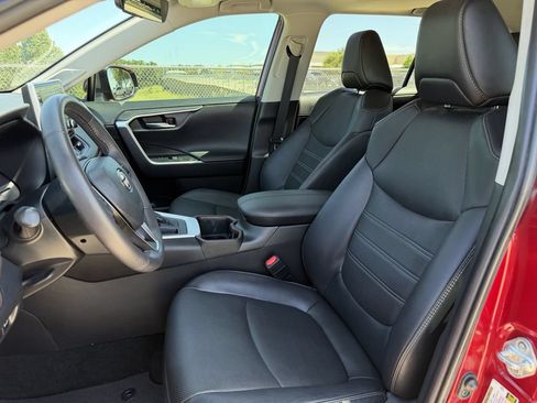 Used 2022 Toyota RAV4 Limited FWD image 26