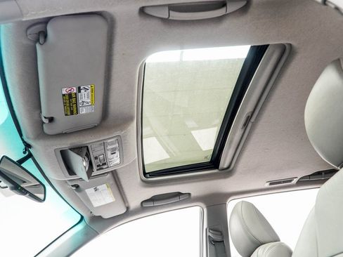 Used 2013 Toyota Highlander SE image 32