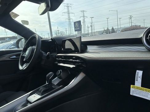 New 2025 Alfa Romeo Tonale w/ Premium Package image 9