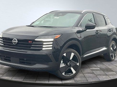 New 2025 Nissan Kicks SR image 2