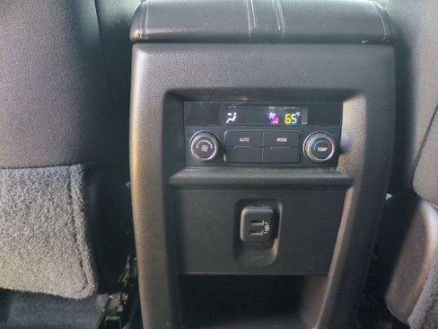 Used 2023 Chevrolet Traverse LT FWD image 29