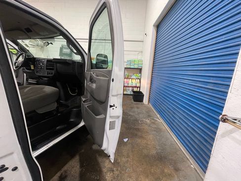 Used 2017 Chevrolet Express 3500 LT w/ LT Preferred Equipment Group image 16