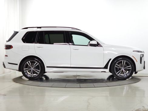 Used 2023 BMW X7 xDrive40i w/ Executive Package AWD/4WD image 11