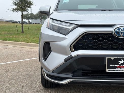 Used 2022 Toyota RAV4 SE image 4