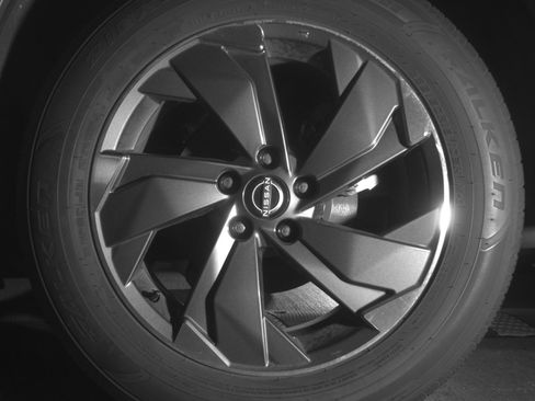 Used 2025 Nissan Rogue SV FWD image 14