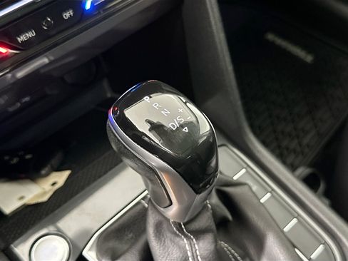 Certified 2022 Volkswagen Tiguan SE w/ Panoramic Sunroof Package image 15