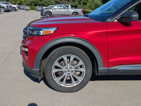 Certified 2023 Ford Explorer XLT w/ Equipment Group 202A AWD/4WD image 11
