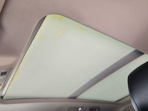 Used 2018 Volkswagen Tiguan SE w/ Panoramic Sunroof Package image 14