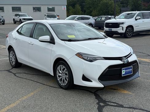 Used 2017 Toyota Corolla LE w/ Carpet Mat Package (TMS) FWD image 8