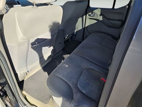 Used 2017 Nissan Frontier SV image 16