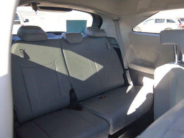 Used 2024 Toyota Sienna XLE FWD image 30