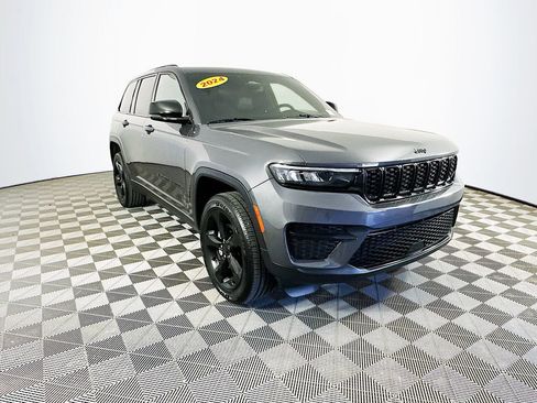Certified 2024 Jeep Grand Cherokee Altitude AWD/4WD image 2