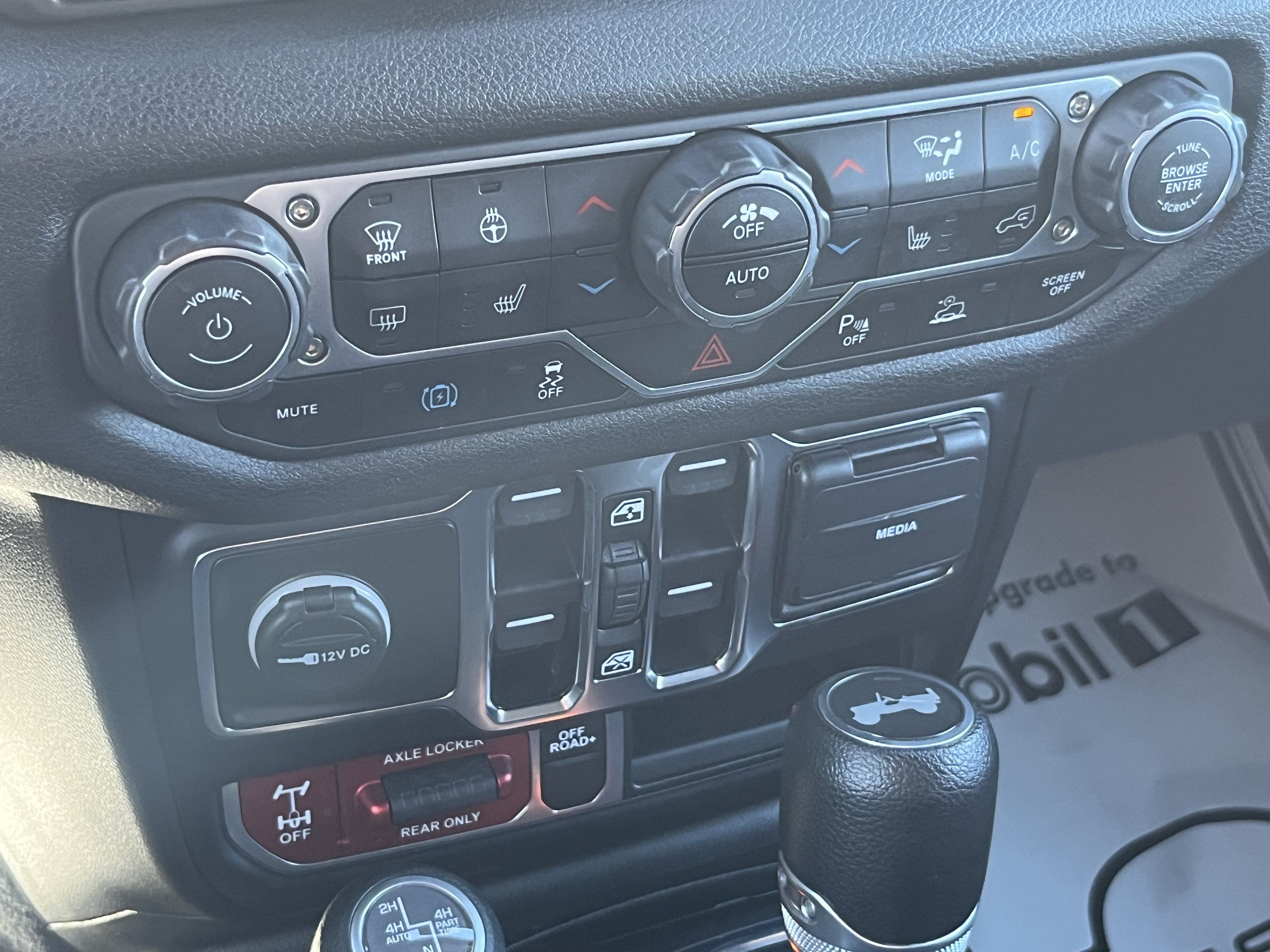 Used 2024 Jeep Wrangler Unlimited AWD/4WD image 27