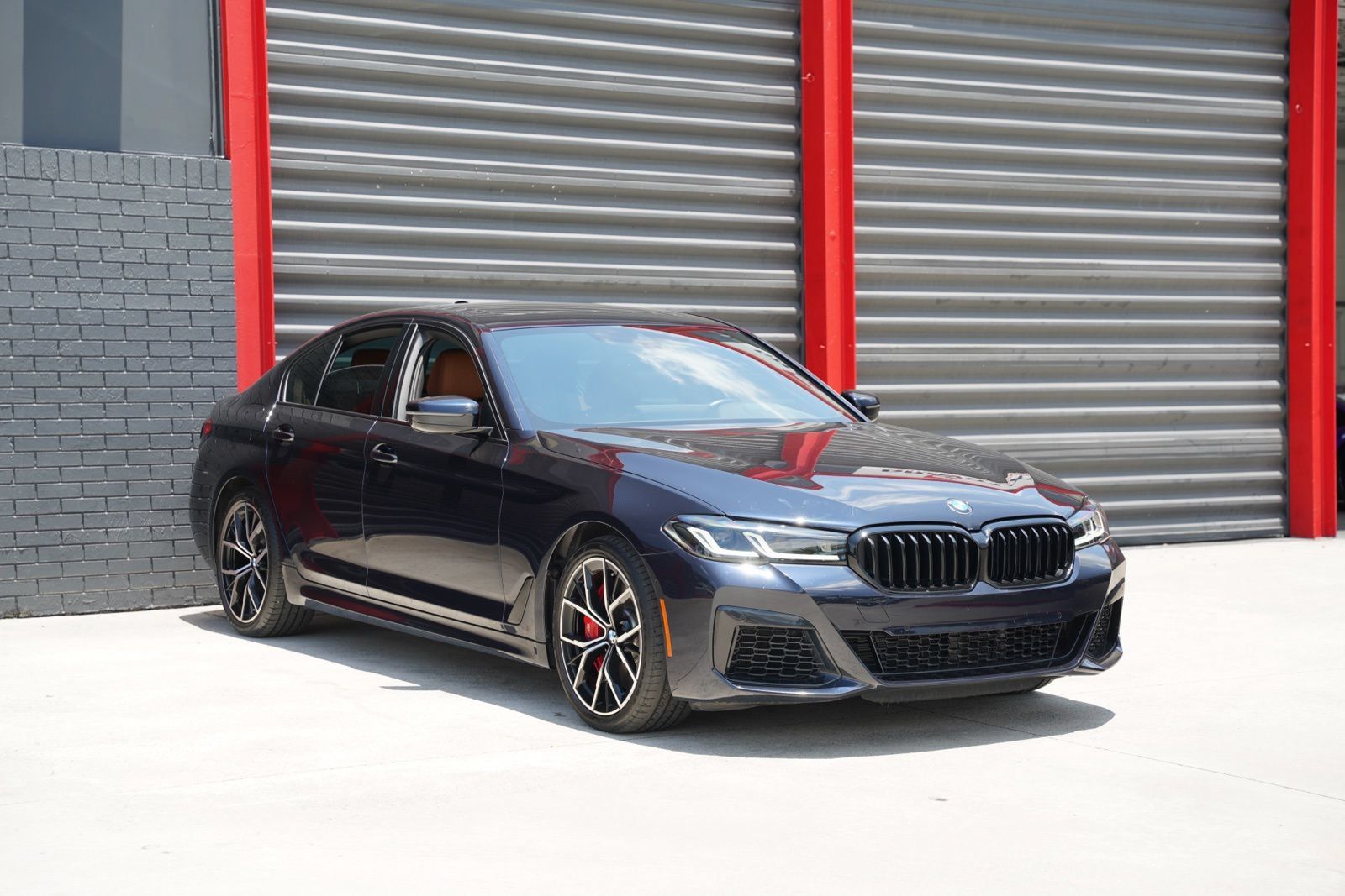 Used 2023 BMW 540i w/ M Sport Package RWD image 3
