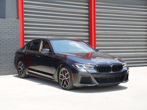 Used 2023 BMW 540i w/ M Sport Package RWD image 3