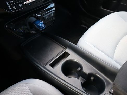 Used 2019 Toyota Prius LE image 22