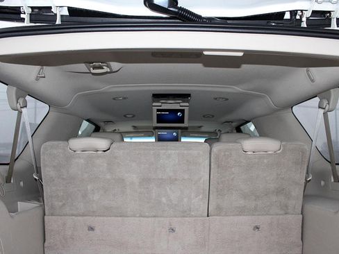 Used 2015 Cadillac Escalade ESV Luxury image 31