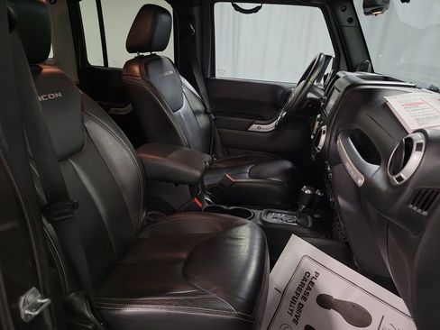 Used 2014 Jeep Wrangler Unlimited Rubicon w/ Connectivity Group image 24