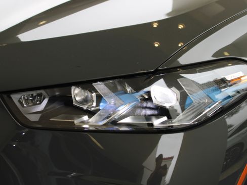 Used 2026 BMW X5 sDrive40i w/ Climate Comfort Package RWD image 11