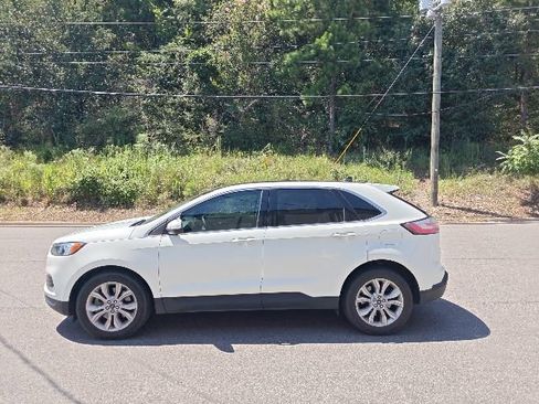 Used 2022 Ford Edge Titanium AWD/4WD image 5