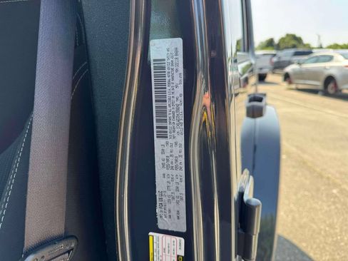 Used 2017 Jeep Wrangler Unlimited Sahara AWD/4WD image 13