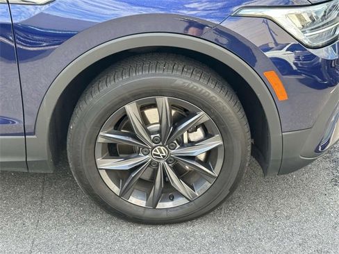 Certified 2022 Volkswagen Tiguan SE image 11