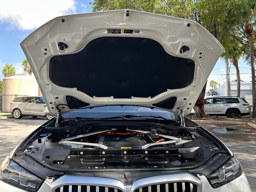 Used 2025 BMW X5 xDrive50e AWD/4WD image 27