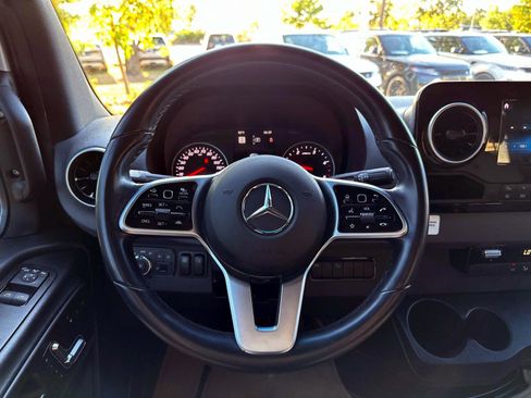 Used 2020 Mercedes-Benz Sprinter 2500 image 21