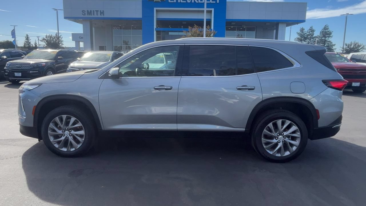 Used 2025 Buick Enclave Preferred AWD/4WD image 4