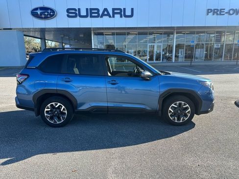 Used 2025 Subaru Forester Premium image 2