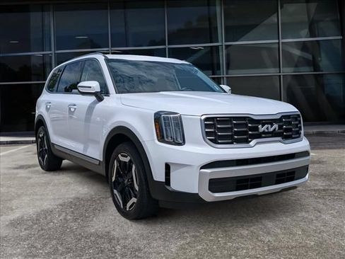 Used 2025 Kia Telluride S FWD image 2