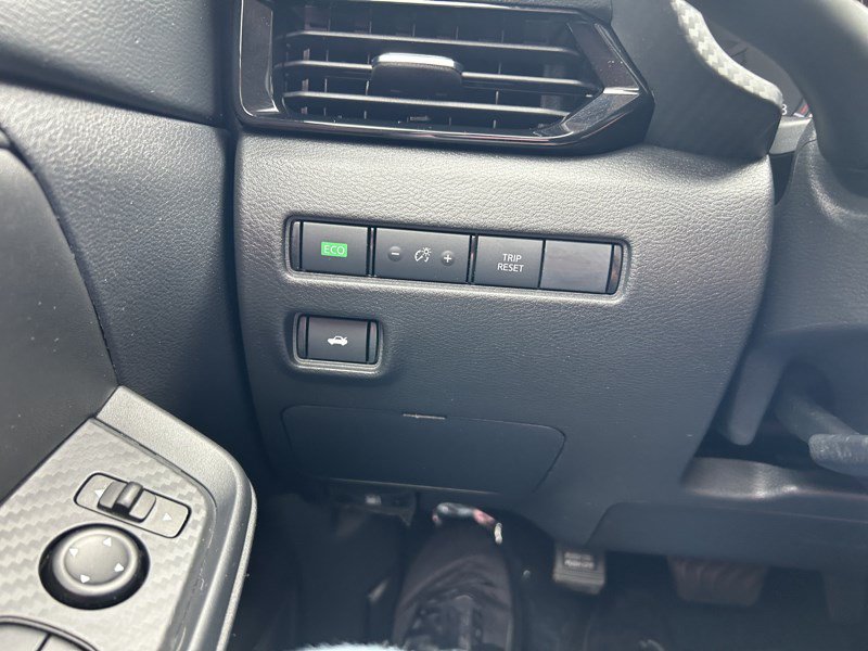 Used 2025 Nissan Sentra SV w/ All-Weather Package FWD image 16
