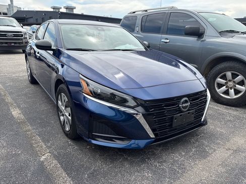 Used 2024 Nissan Altima 2.5 S FWD image 1