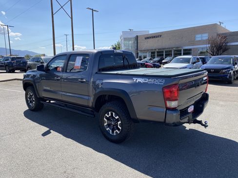 Used 2017 Toyota Tacoma TRD Off-Road w/ Premium & Technology Package AWD/4WD image 47