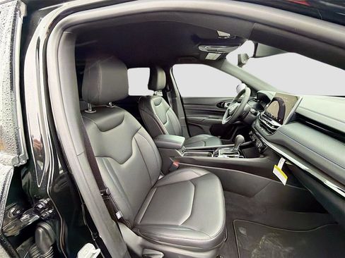 New 2026 Jeep Compass Limited image 24