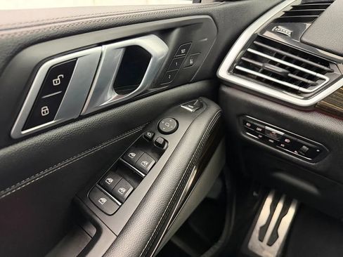 Used 2020 BMW X5 M50i AWD/4WD image 16