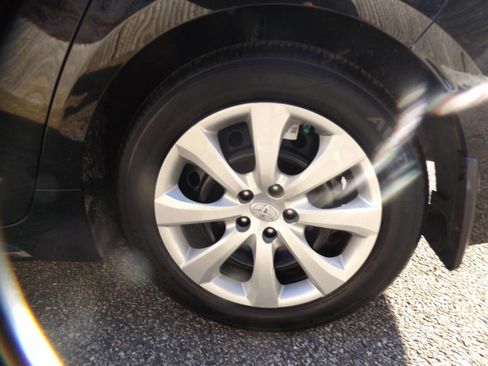 Used 2021 Toyota Corolla LE FWD image 7