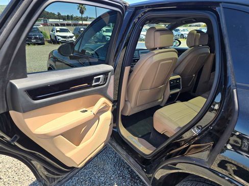 Used 2019 Porsche Cayenne AWD/4WD image 17