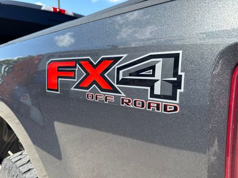 Used 2019 Ford F250 XLT w/ XLT Premium Package AWD/4WD image 3