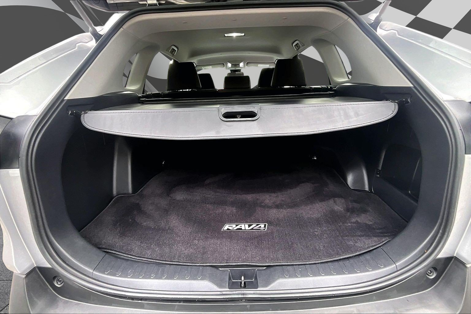 Used 2019 Toyota RAV4 LE AWD/4WD image 30